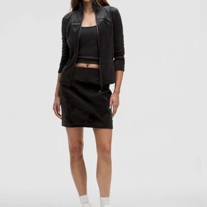Lululemon Scuba High-Rise Mini Skirt Velvet
Black